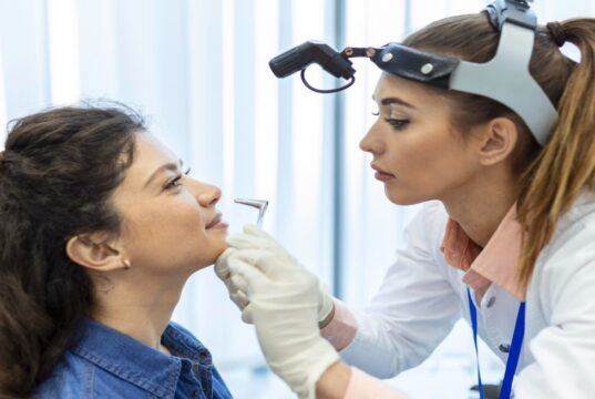 ¿Es solo una gripe… o ya es sinusitis? Las señales que indican que el resfrío se complicó