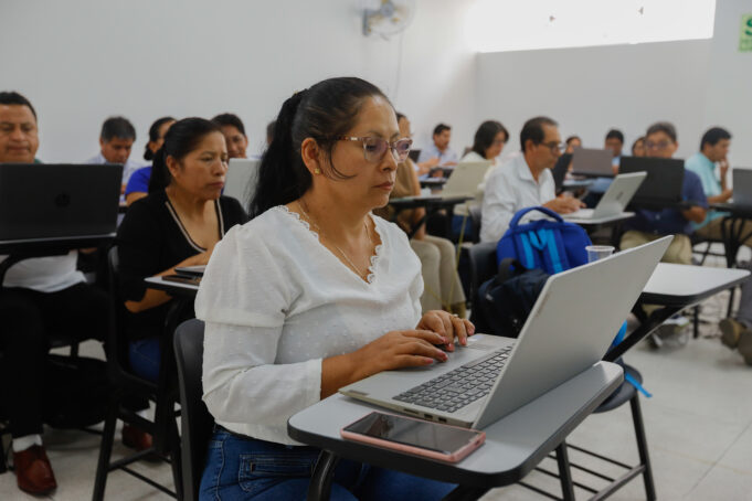 Minedu capacita a especialistas de 24 regiones de zonas rurales y bilingües por inicio del Año Escolar