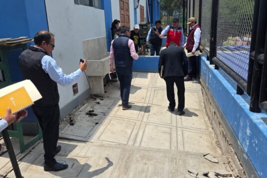 Minedu supervisa colegios afectados por lluvias en Arequipa y coordina respuesta inmediata