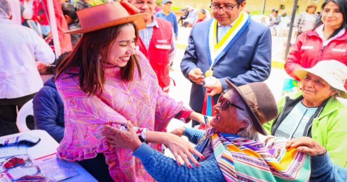 Midis distribuirá cerca de 300 mil lentes para cuidar la salud visual de la población vulnerable