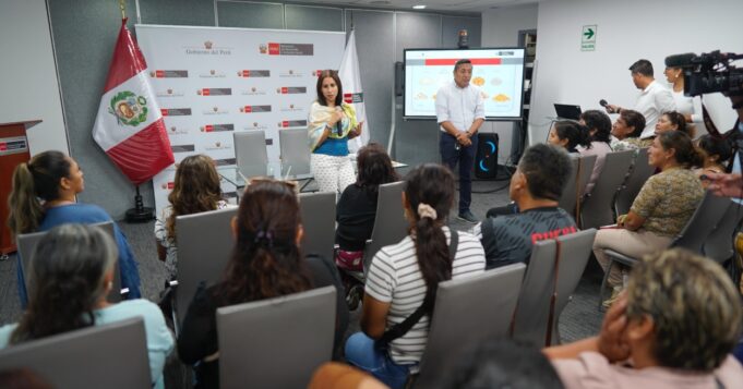 Ministra Lesly Shica señaló que presentó su renuncia como corresponde, por respeto a la institucionalidad y a la democracia