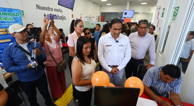 Ica: 39 empresas ofrecieron casi dos mil puestos de trabajo en Feria del MTPE