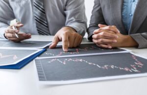 ¿Cómo la inestabilidad política afecta la inversión privada y el patrimonio de las familias?