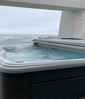 ¿Cómo una piscina bien diseñada aumenta el valor inmobiliario de una propiedad?