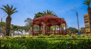 Tras un siglo de espera, Ancón inaugura la renovada plaza Francisco Talleri con matrimonio comunitario