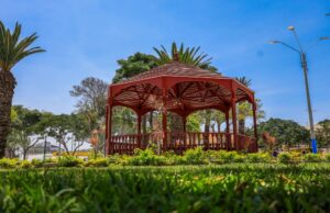 Tras un siglo de espera, Ancón inaugura la renovada plaza Francisco Talleri con matrimonio comunitario