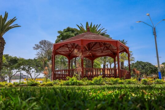Tras un siglo de espera, Ancón inaugura la renovada plaza Francisco Talleri con matrimonio comunitario