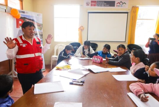 Midis promueve la alfabetización con los Tambos en las comunidades rurales