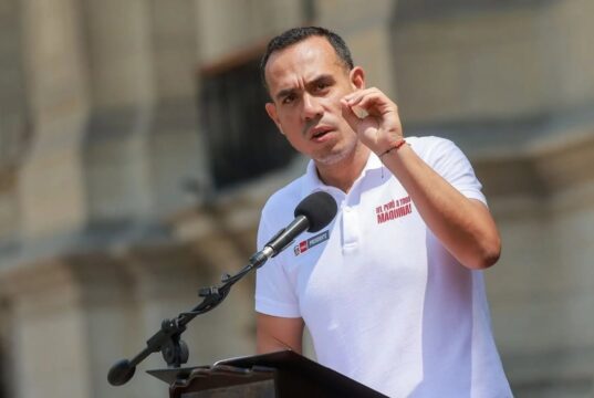 Congreso reúne firmas para pleno y vacancia de Jerí es probable