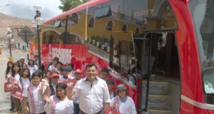 Pachacámac inaugura rutas turísticas gratuitas para sus vecinos con moderno ómnibus