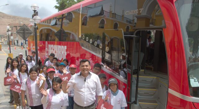 Pachacámac inaugura rutas turísticas gratuitas para sus vecinos con moderno ómnibus