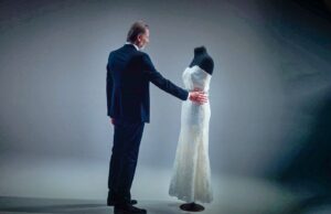 ‘Tigre’ Gareca toca vestido de novia y se prepara para debut con ‘La Sustancia de Gareca'(VIDEO)