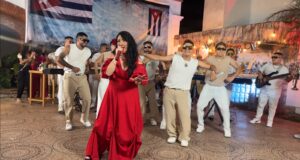 Tania Pantoja y Los Conquistadores de la Salsa rinden tributo a Celia Cruz en el centenario de su nacimiento