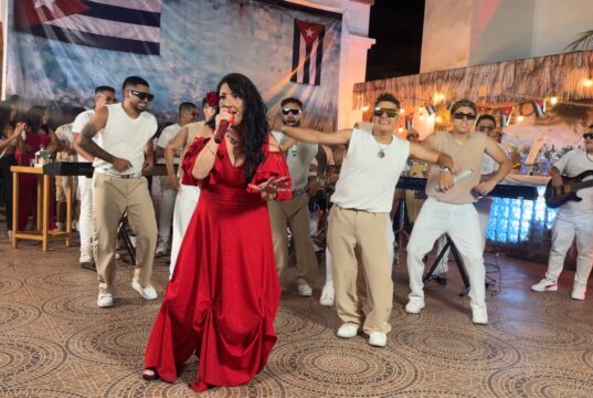 Tania Pantoja y Los Conquistadores de la Salsa rinden tributo a Celia Cruz en el centenario de su nacimiento