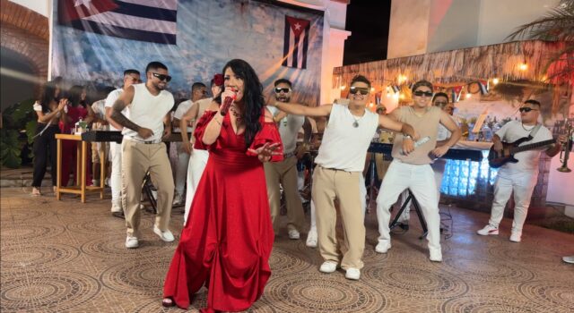 Tania Pantoja y Los Conquistadores de la Salsa rinden tributo a Celia Cruz en el centenario de su nacimiento