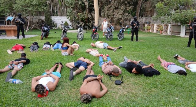 Detienen a 24 con armas y granadas