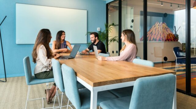 Retener talento también pasa por la oficina: el nuevo cálculo de las empresas en Perú