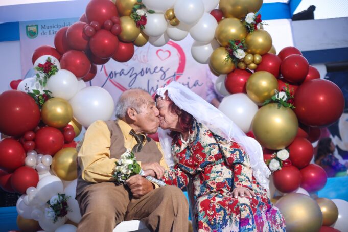 Lince: parejas de adultos mayores renovaron sus votos matrimoniales en emotiva ceremonia por San Valentín