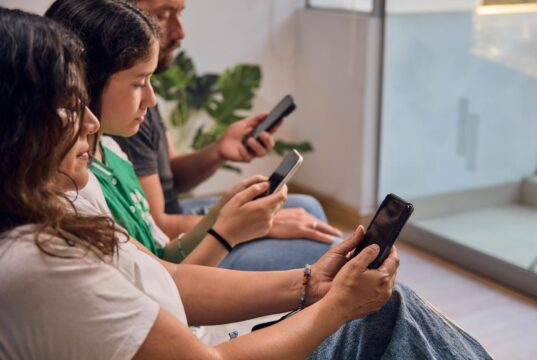 Gobierno fija límite de 7 líneas móviles por persona para frenar el uso indebido del servicio