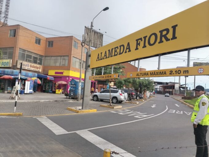 Vecinos piden retirar pórtico que restringe el tránsito vehicular en Fiori – SMP