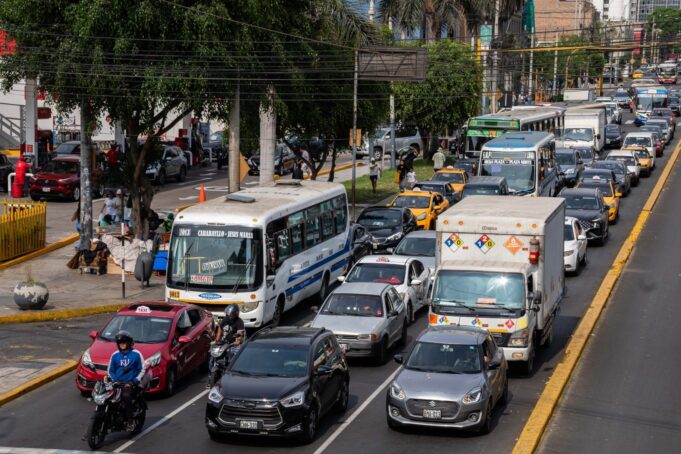 INEI: Tránsito de vehículos a nivel nacional creció en 5,1% en diciembre de 2025