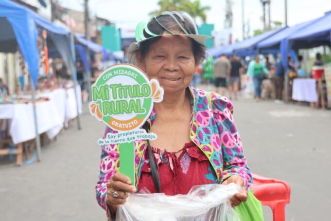 Gobierno entregó títulos de propiedad a comunidades nativas de Loreto