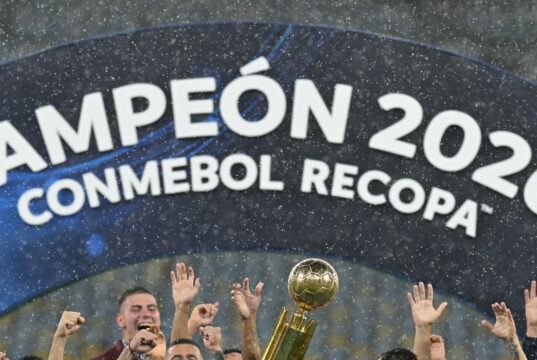 Lanús se proclamó campeón de la Recopa al vencer 3-2 en suplementario a Flamengo en el Maracaná