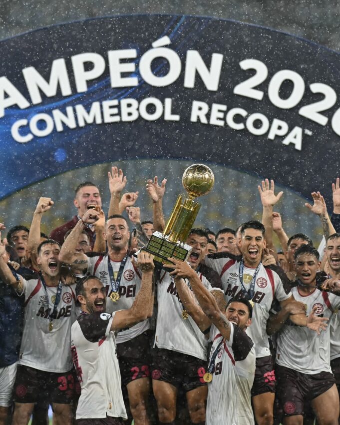 Lanús se proclamó campeón de la Recopa al vencer 3-2 en suplementario a Flamengo en el Maracaná