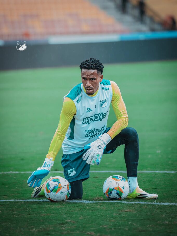 Pedro Gallese volvió a ser figura en el Deportivo Cali que igualó de visita con Bucaramanga 0-0