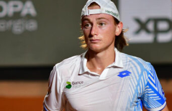 Ignacio Buse pasó a semifinales del Río Open al vencer al italiano Matteo Berettini por 2 sets a 1