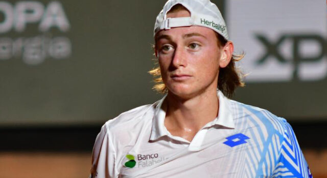 Ignacio Buse pasó a semifinales del Río Open al vencer al italiano Matteo Berettini por 2 sets a 1