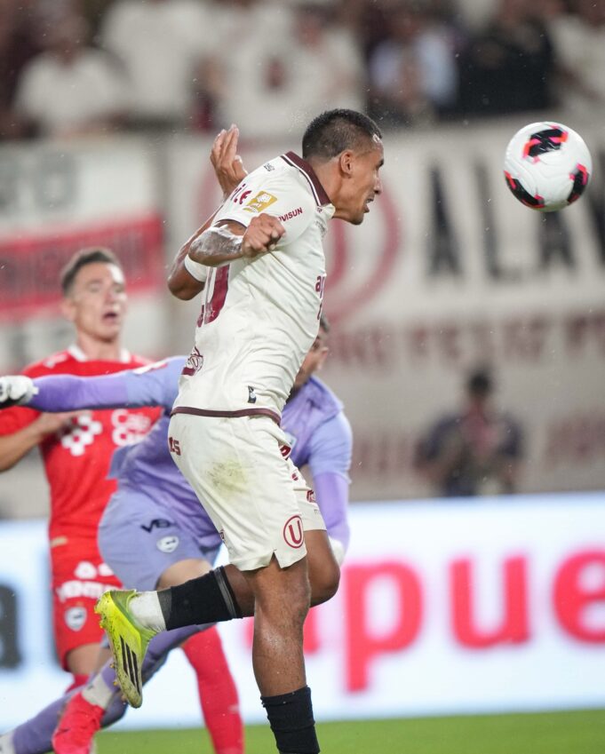 Universitario obtuvo triunfo ajustado ante Cienciano 2-1 y quedó a dos puntos del líder UTC